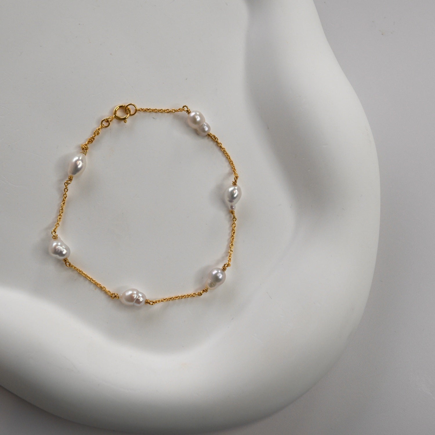 Nova Freshwater Ivory Pearl Bracelet featuring lustrous ivory freshwater pearls on a delicate gold vermeil chain.