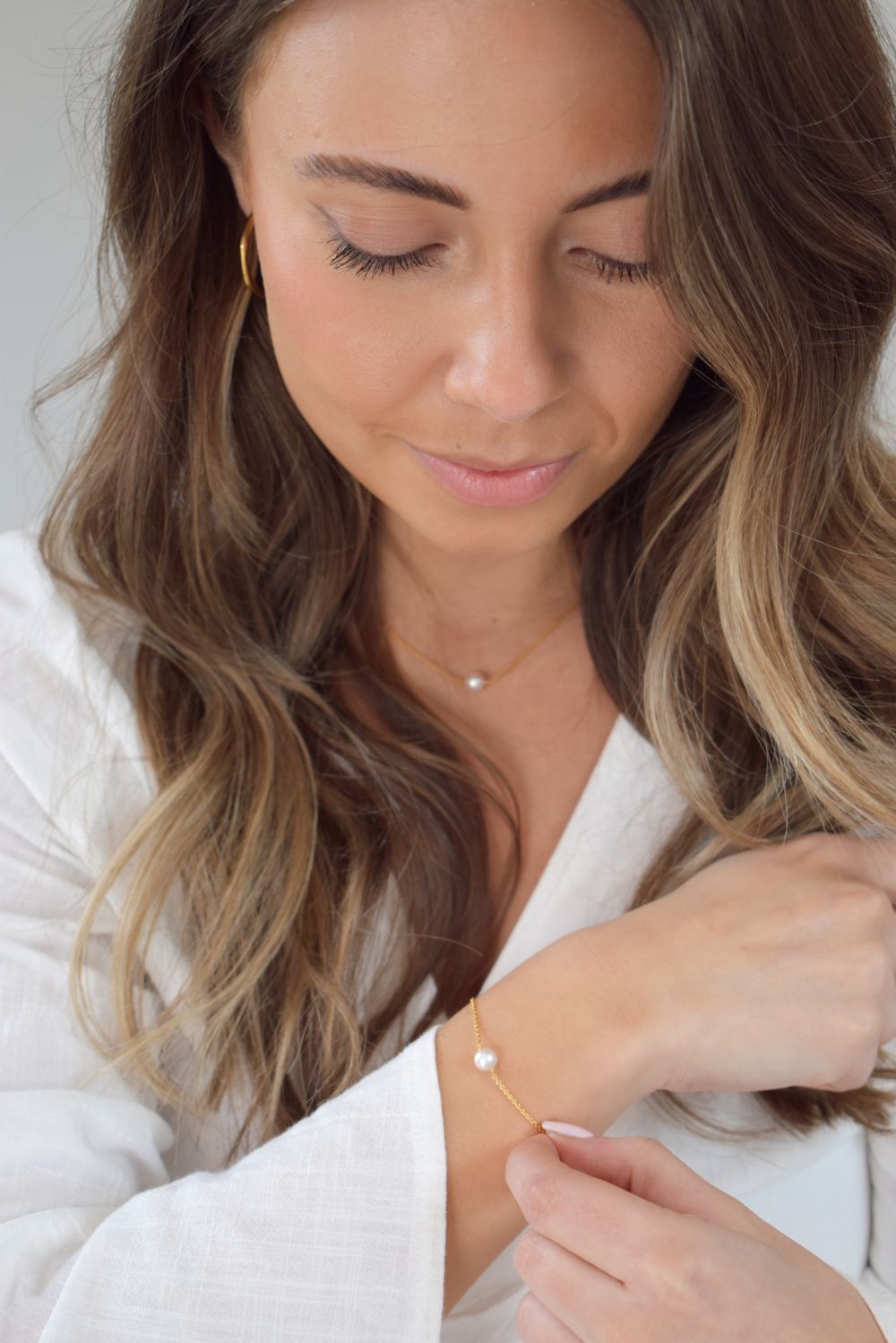 pearl choker necklace and single pearl bracelet
