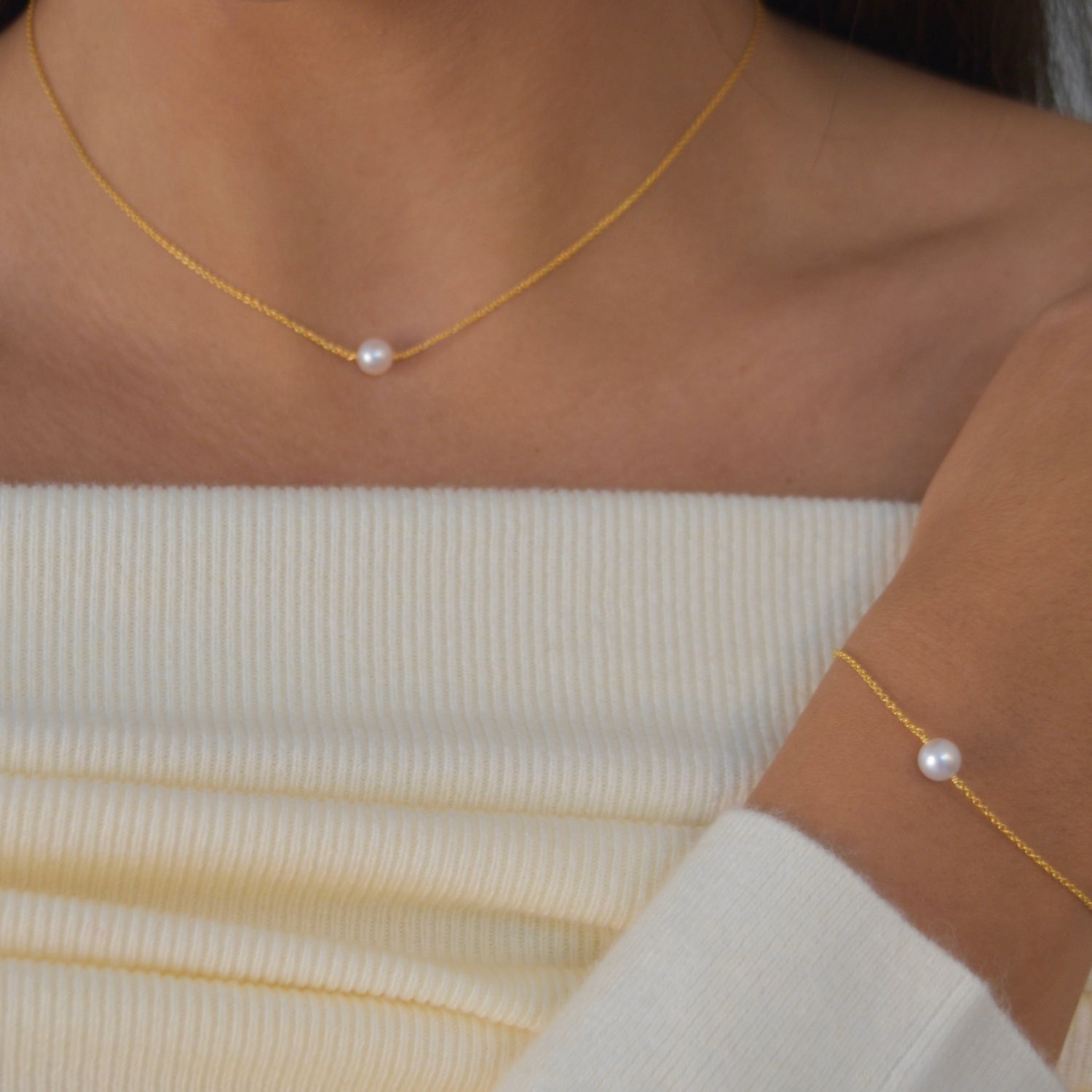 Single Pearl Choker Necklace with a cultured freshwater pearl on a delicate gold vermeil chain.