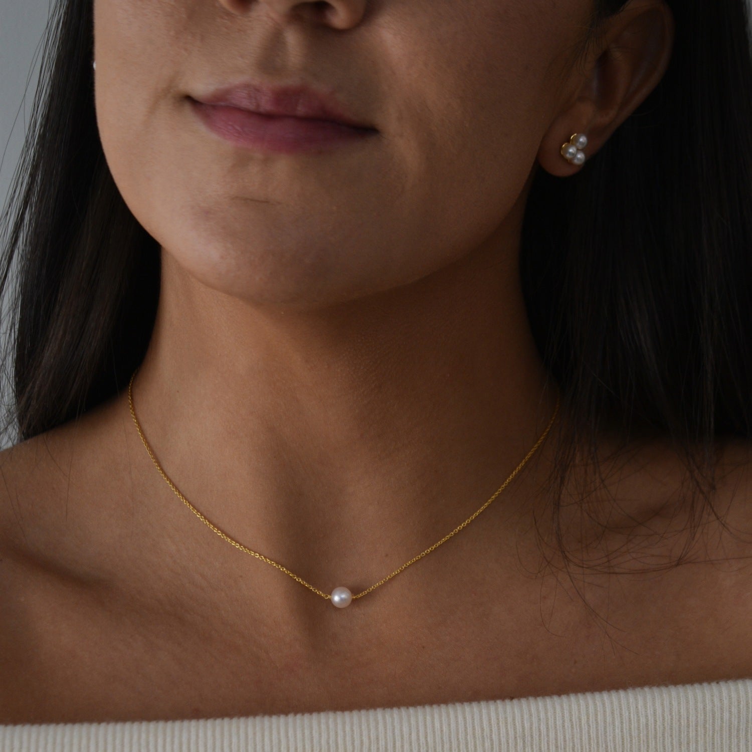 Single Pearl Choker Necklace with a cultured freshwater pearl on a delicate gold vermeil chain.