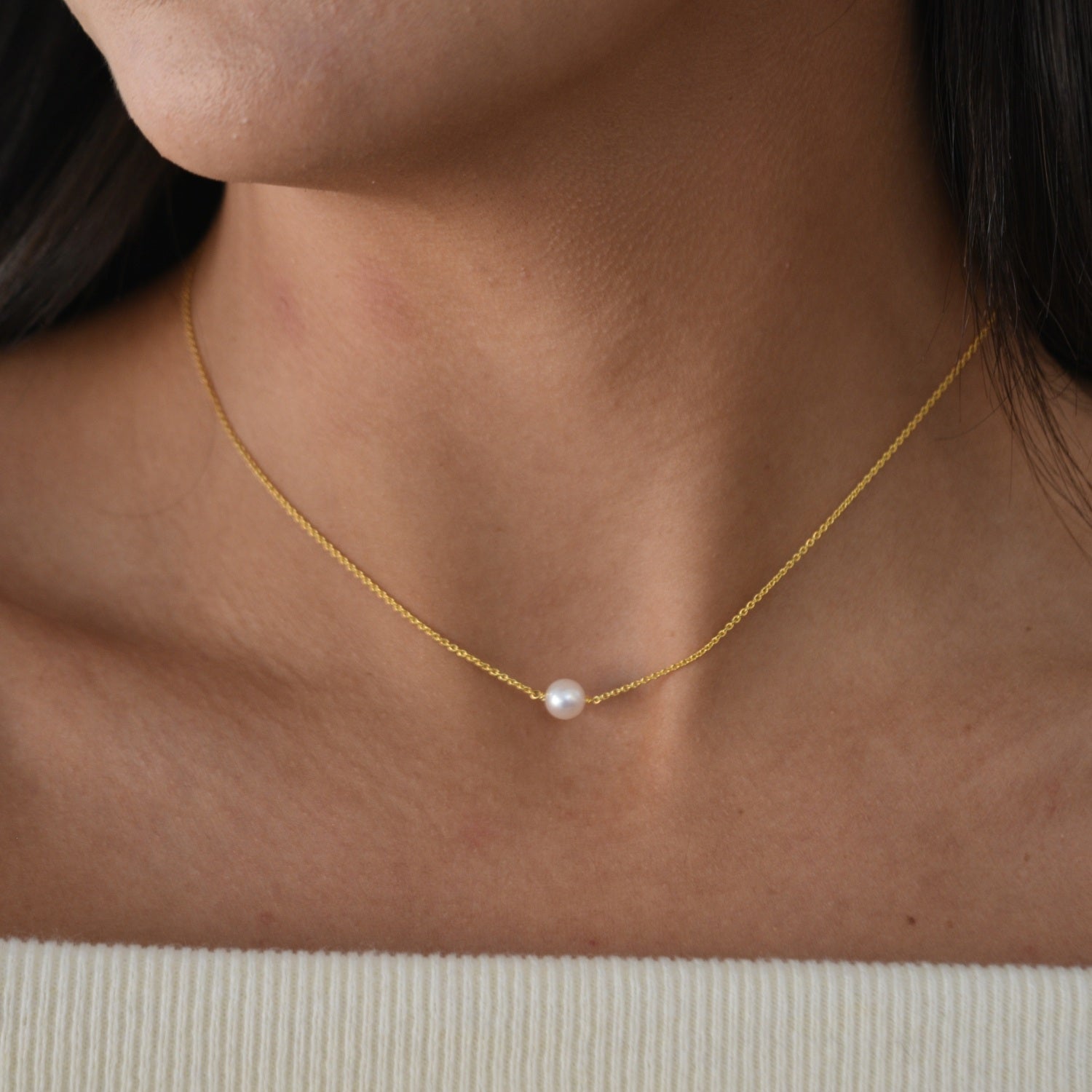 Single Pearl Choker Necklace with a cultured freshwater pearl on a delicate gold vermeil chain.